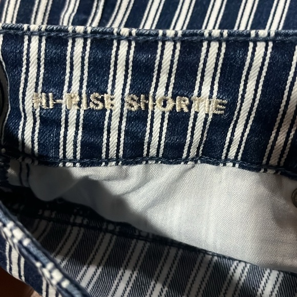 AE Shorts - Picture 4 of 5